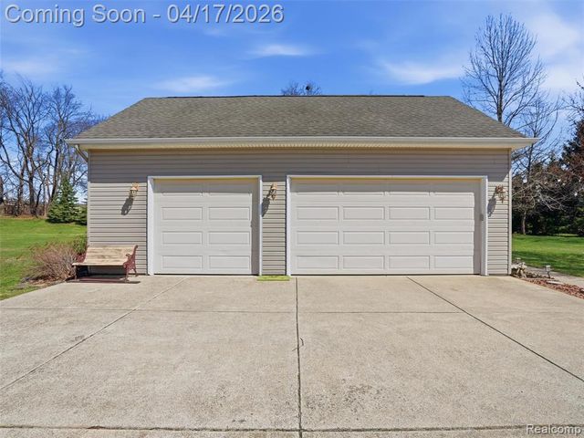 4695 Melanie Lane, White Lake, MI 48383
