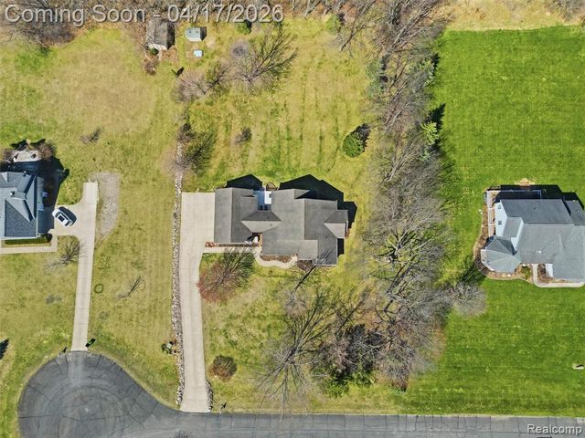 4695 Melanie Lane, White Lake, MI 48383