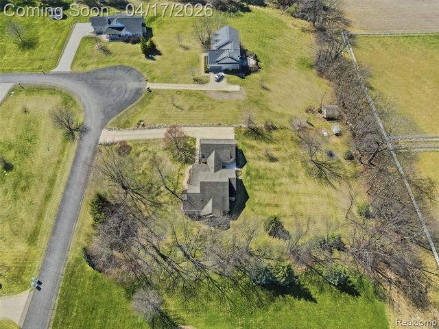 4695 Melanie Lane, White Lake, MI 48383