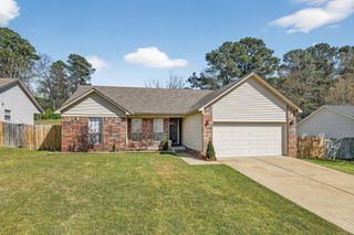 2002 Auburn Hills Drive, Benton, AR 72015