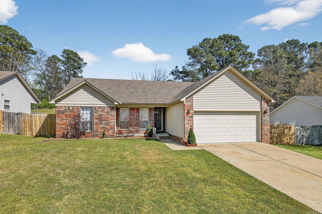 2002 Auburn Hills Drive, Benton, AR 72015