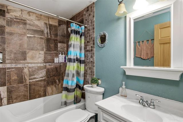 408 5th Street, Altoona, WI 54720