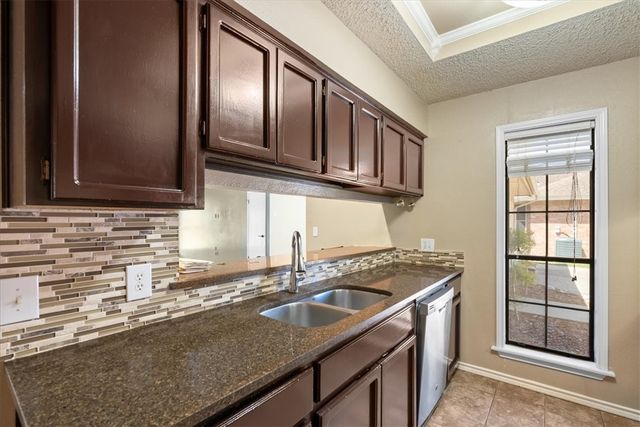6829 Iroquois Dr, Corpus Christi, TX 78413