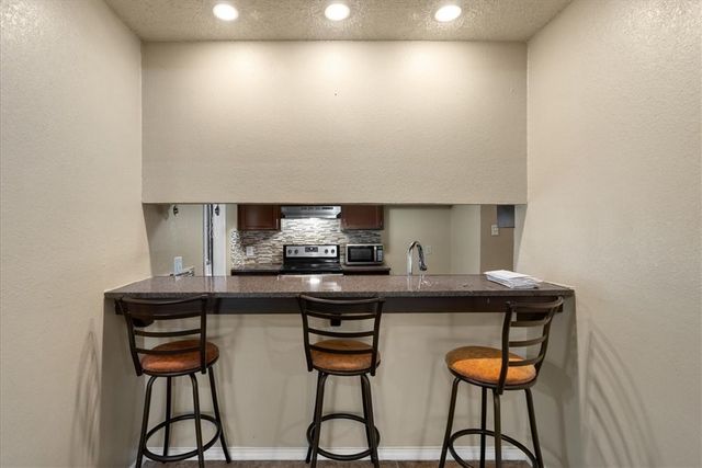 6829 Iroquois Dr, Corpus Christi, TX 78413