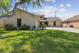 6829 Iroquois Dr, Corpus Christi, TX 78413