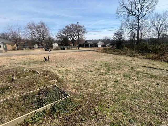 2602 Reeves St, Mena, AR 71953