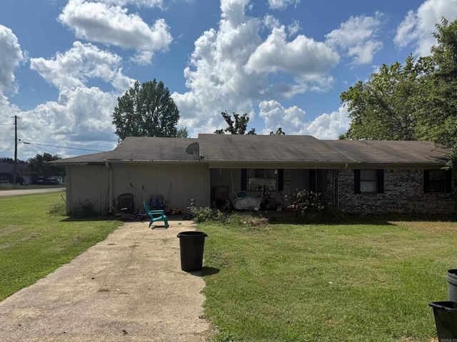 2602 Reeves St, Mena, AR 71953