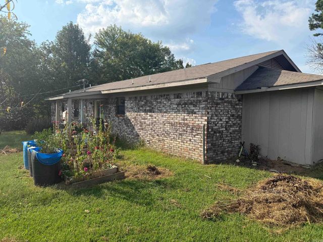 2602 Reeves St, Mena, AR 71953