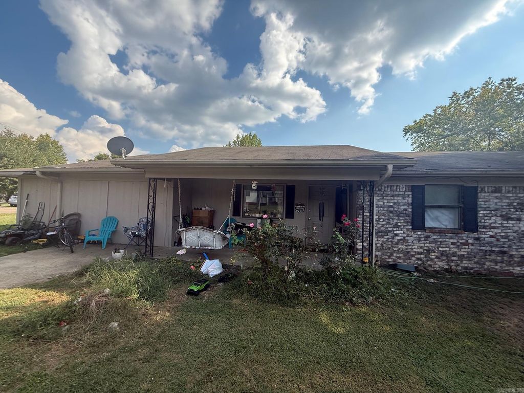 2602 Reeves St, Mena, AR 71953