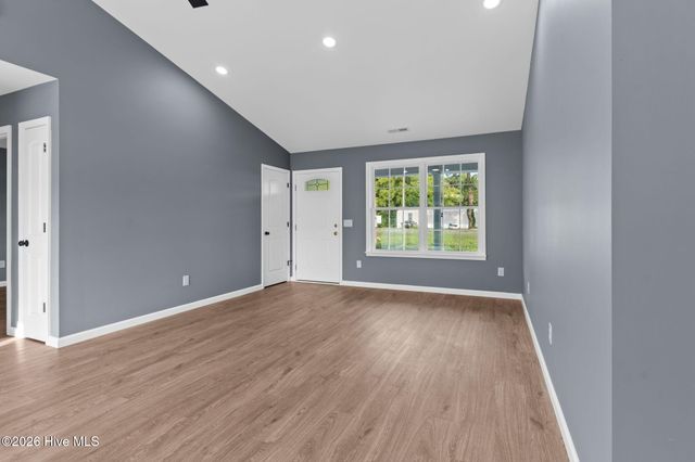 216 Hc Powers Road, Wallace, NC 28466