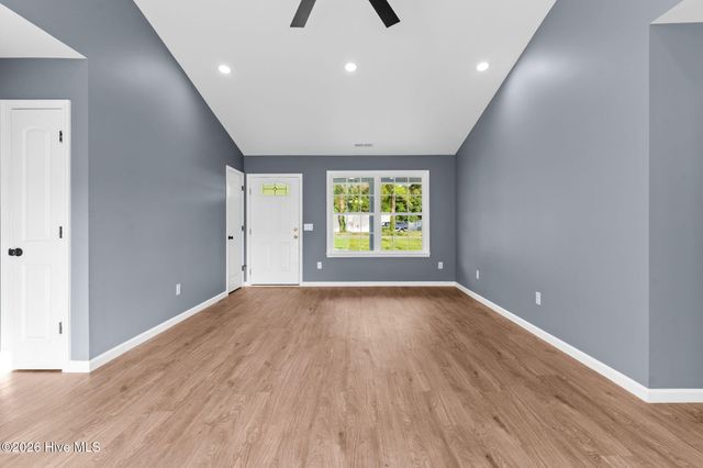 216 Hc Powers Road, Wallace, NC 28466