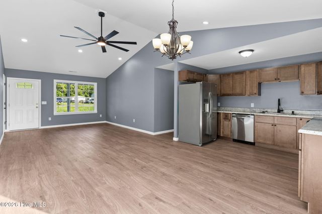 216 Hc Powers Road, Wallace, NC 28466