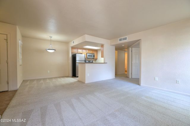 101 S Players Club Dr Apt 22104, Tucson, AZ 85745