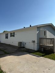 50 CANDLELIGHT Drive 50, Sauk Village, IL 60411