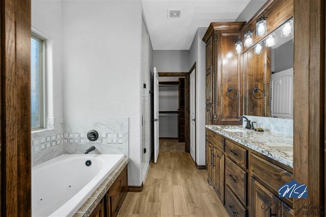 14 Misty Morning Ln, Elgin, OK 73538
