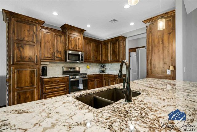 14 Misty Morning Ln, Elgin, OK 73538