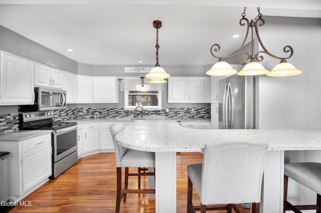 15 Cedarwood Drive, Queensbury, NY 12804