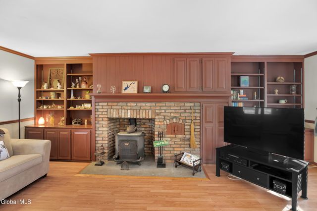 15 Cedarwood Drive, Queensbury, NY 12804