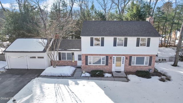 15 Cedarwood Drive, Queensbury, NY 12804