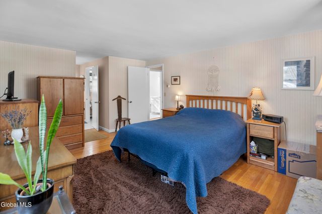 15 Cedarwood Drive, Queensbury, NY 12804