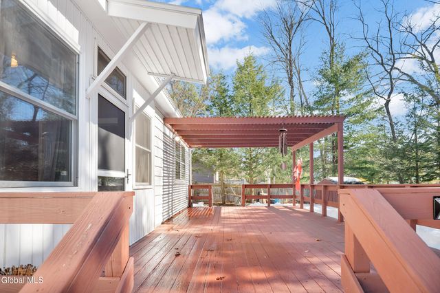 15 Cedarwood Drive, Queensbury, NY 12804