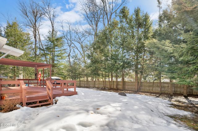 15 Cedarwood Drive, Queensbury, NY 12804