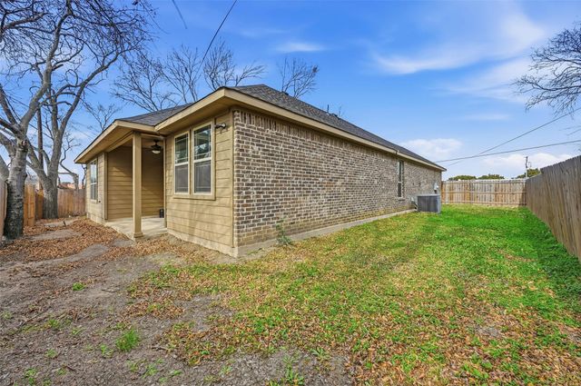 1513 Galveston Street, Grand Prairie, TX 75051