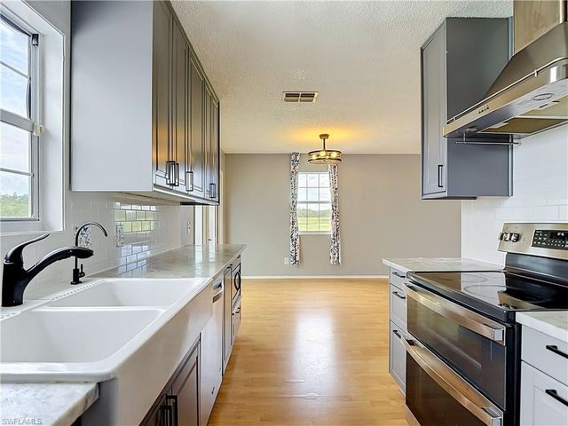 3254 Nancy CT, Lehigh Acres, FL 33971