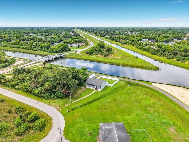 3254 Nancy CT, Lehigh Acres, FL 33971