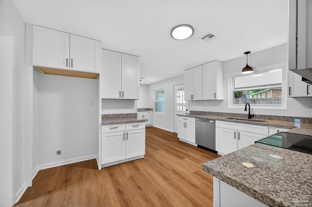 4998 Prieto Dr, Pensacola, FL 32506