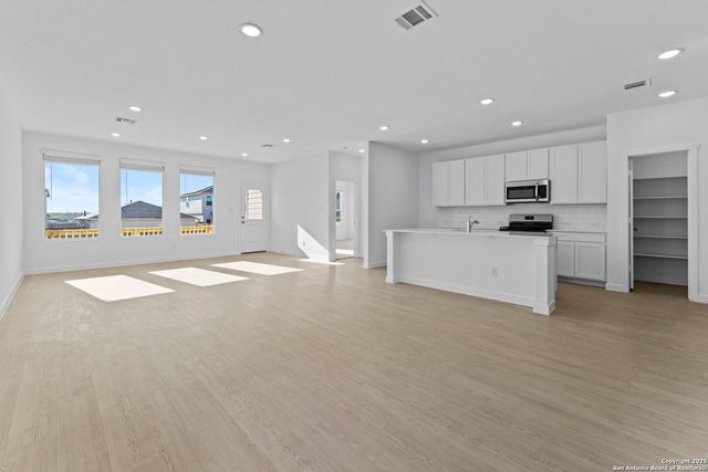 740 Horsetail Ln, New Braunfels, TX 78130