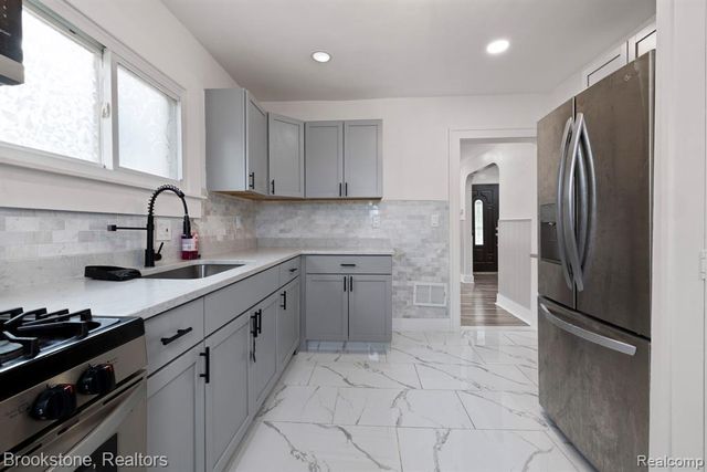 4760 Curtis Street, Dearborn, MI 48126