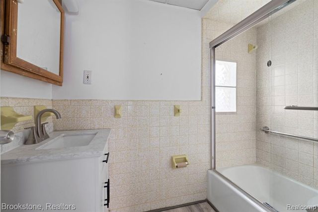 4760 Curtis Street, Dearborn, MI 48126