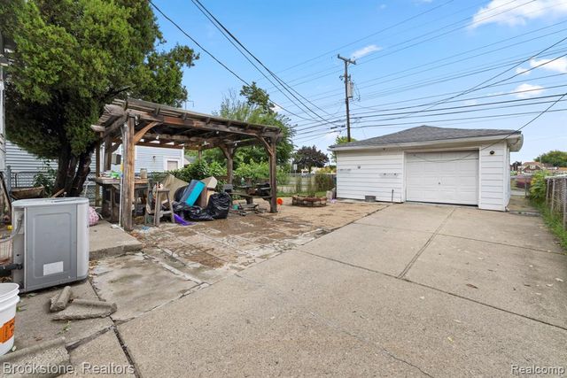 4760 Curtis Street, Dearborn, MI 48126