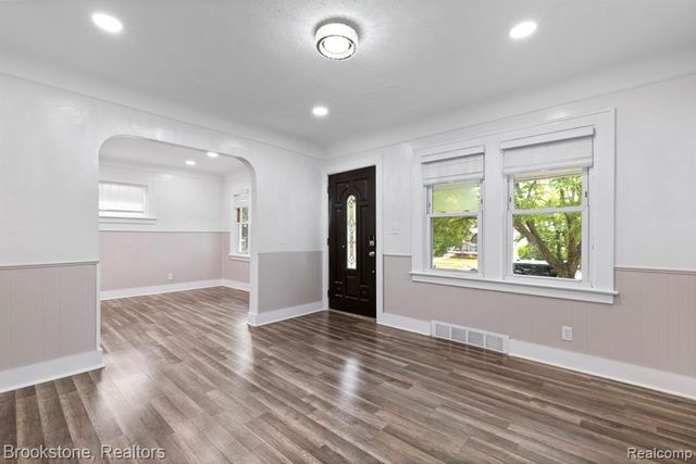 4760 Curtis Street, Dearborn, MI 48126