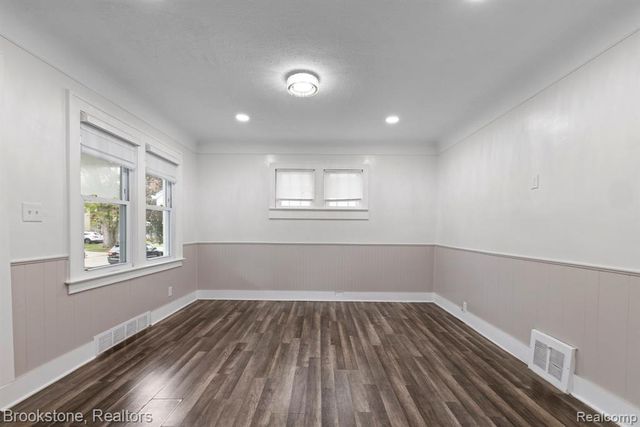 4760 Curtis Street, Dearborn, MI 48126