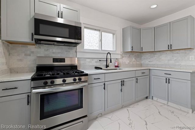 4760 Curtis Street, Dearborn, MI 48126
