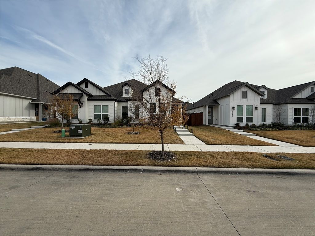 2133 Eastus Lane, Fort Worth, TX 76008