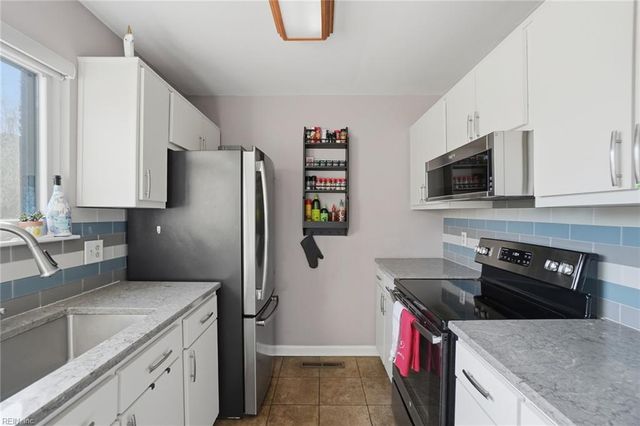 2203 Hermit Thrush LN, Virginia Beach, VA 23455