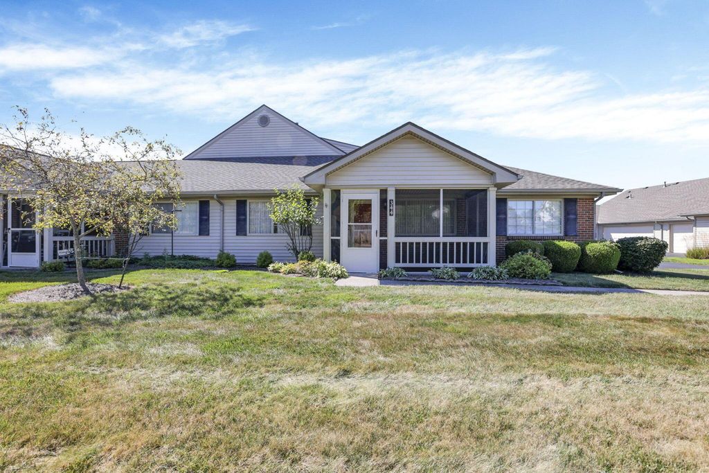 344 Virginia Court, Pataskala, OH 43062