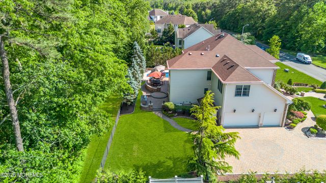 24 Alexis Drive, Farmingdale, NJ 07727
