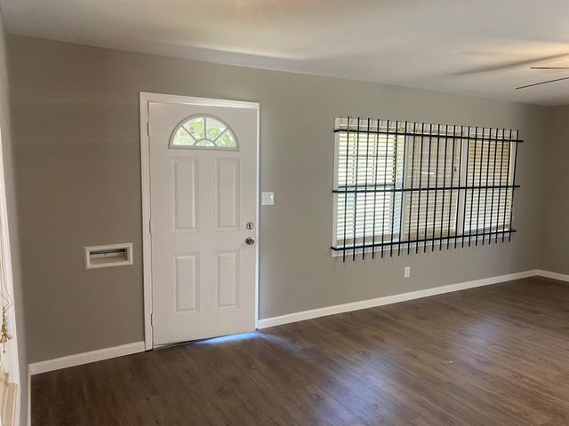 5962 Southwind Street, Houston, TX 77033
