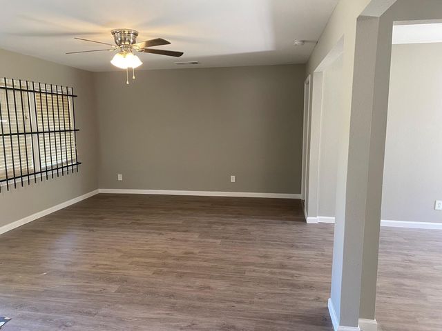 5962 Southwind Street, Houston, TX 77033