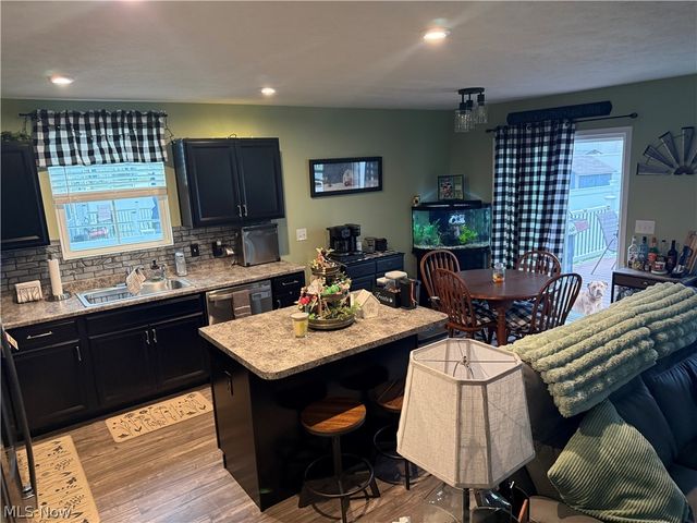 2608 Bishop Oval, Barberton, OH 44203