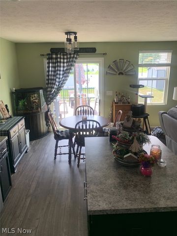 2608 Bishop Oval, Barberton, OH 44203