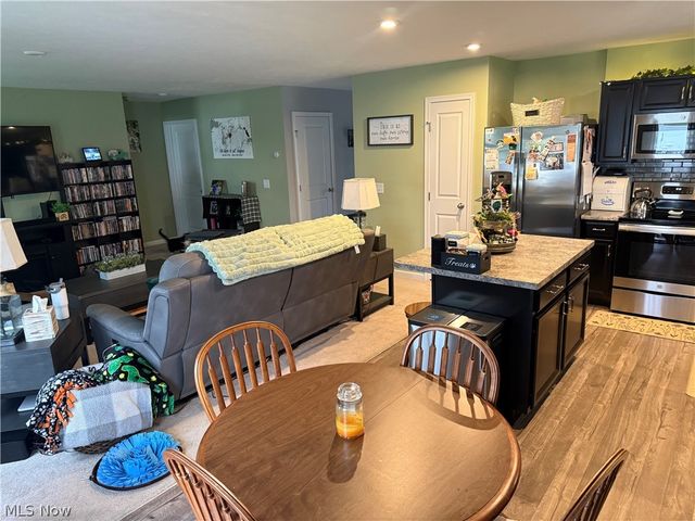 2608 Bishop Oval, Barberton, OH 44203