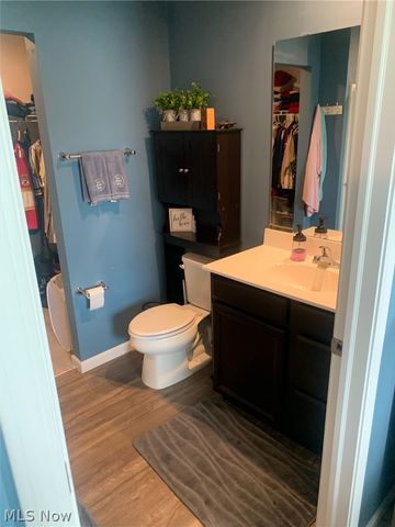 2608 Bishop Oval, Barberton, OH 44203