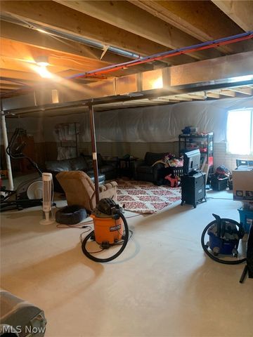 2608 Bishop Oval, Barberton, OH 44203