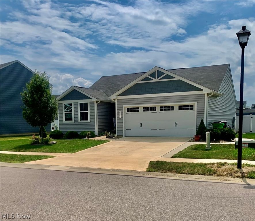 2608 Bishop Oval, Barberton, OH 44203