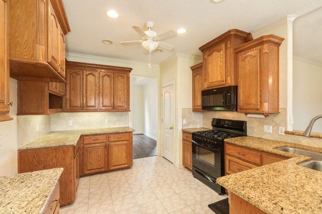 120 Mallard Drive, Clute, TX 77531